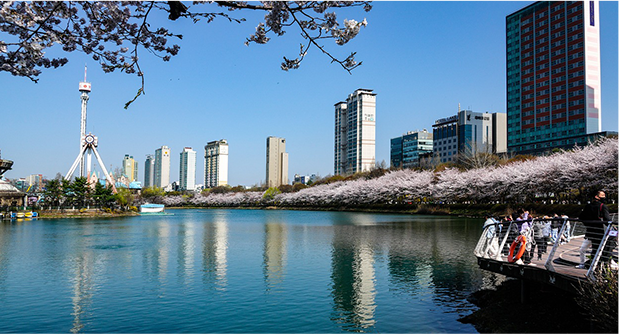 Seokchon Lake